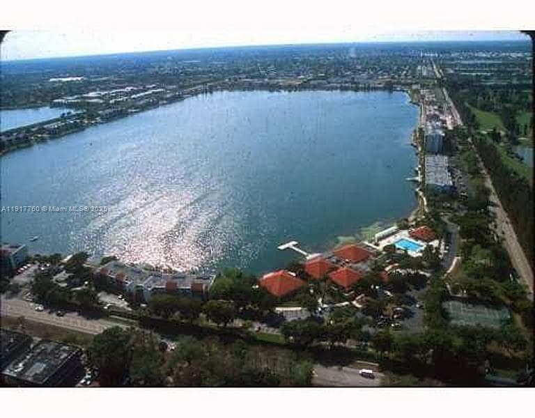 LAKE EMERALD CONDOMINIUM · #203 in Oakland Park - Photo 14