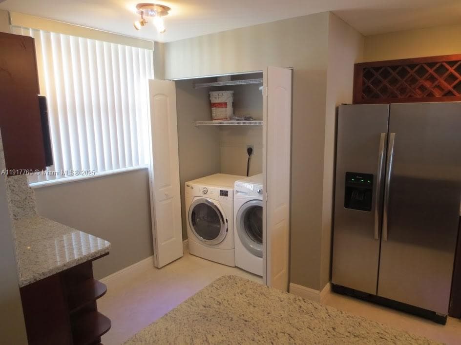 LAKE EMERALD CONDOMINIUM · #203 in Oakland Park - Photo 4
