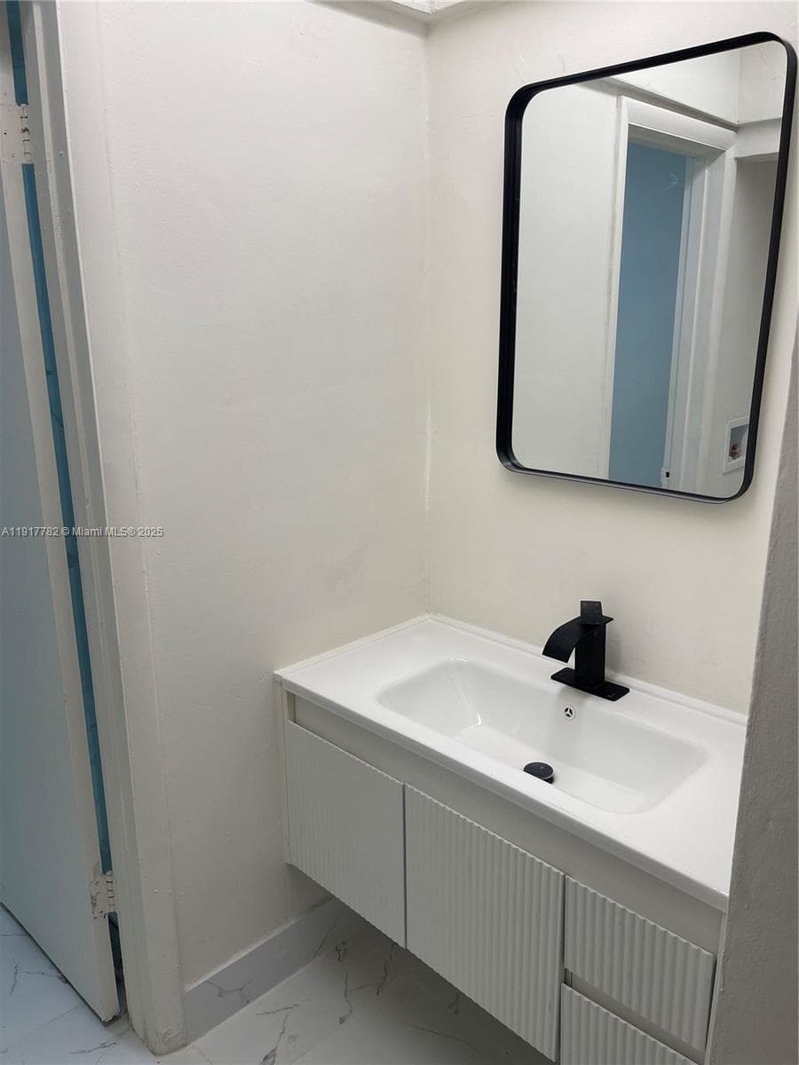 VILLAGE AT DADELAND CONDO · #B213 in Miami - Photo 3