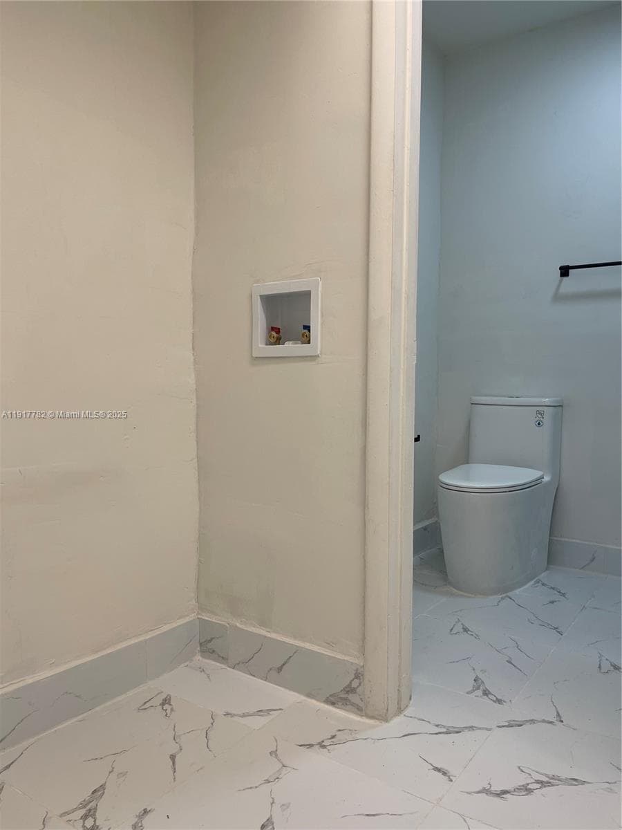 VILLAGE AT DADELAND CONDO · #B213 in Miami - Photo 5