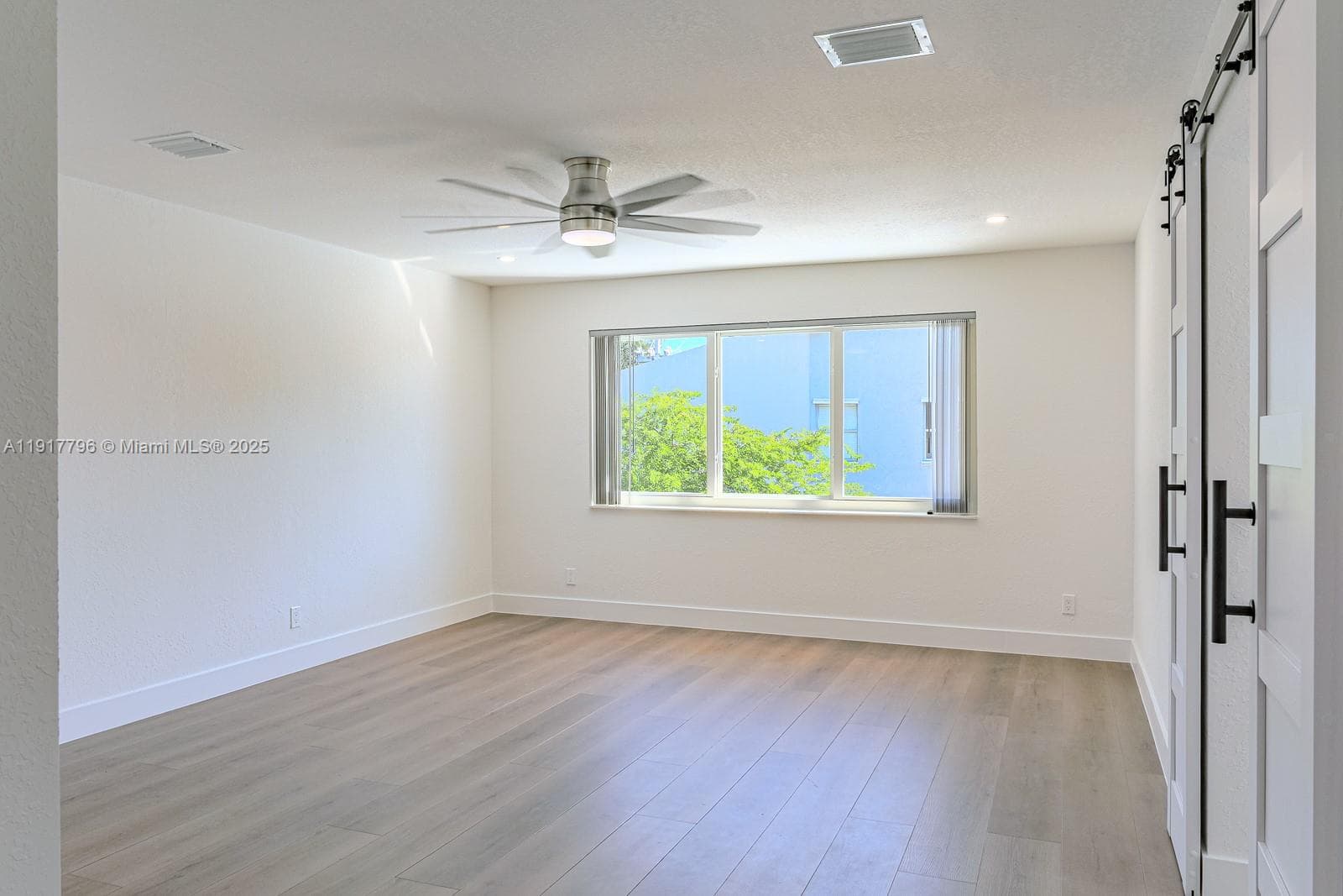 2795 N 40th Ave #1 photo 23