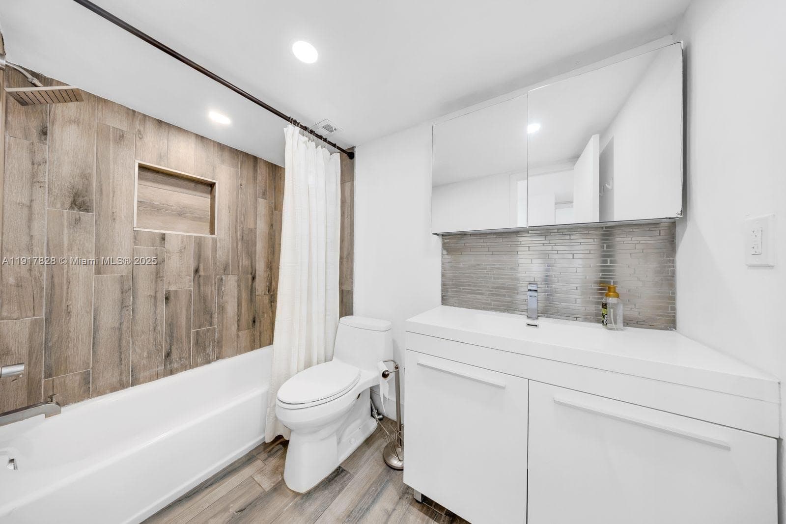 KEYSTONE HARBOR CLUB COND · #1105 in North Miami - Photo 14