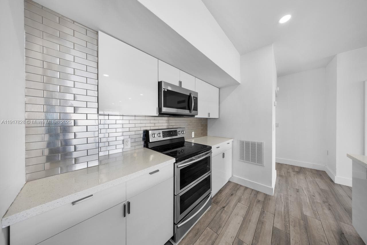KEYSTONE HARBOR CLUB COND · #1105 in North Miami - Photo 4