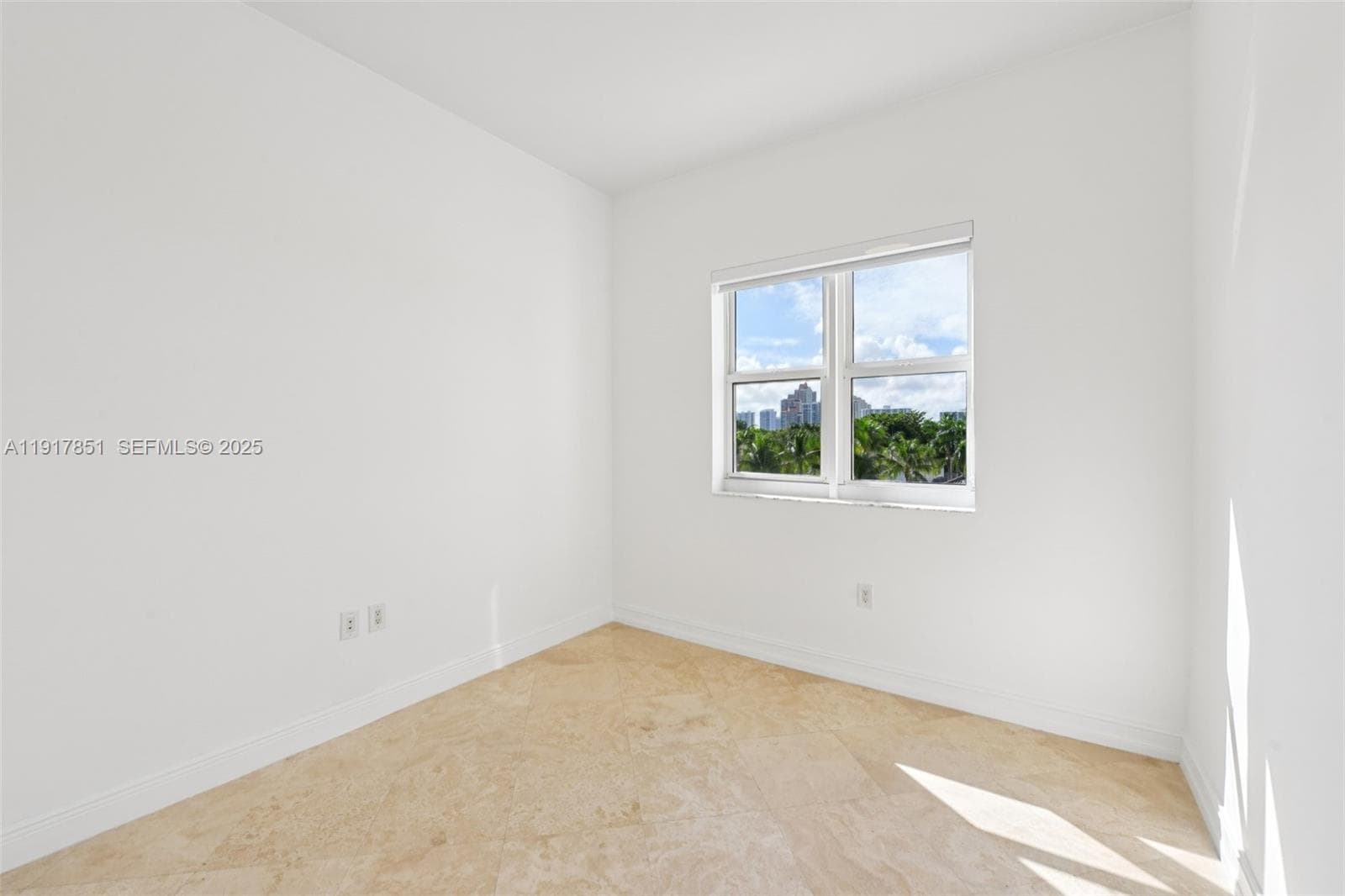 TURNBERRY VILLAGE SO TOWER · #402 in Aventura - Photo 17
