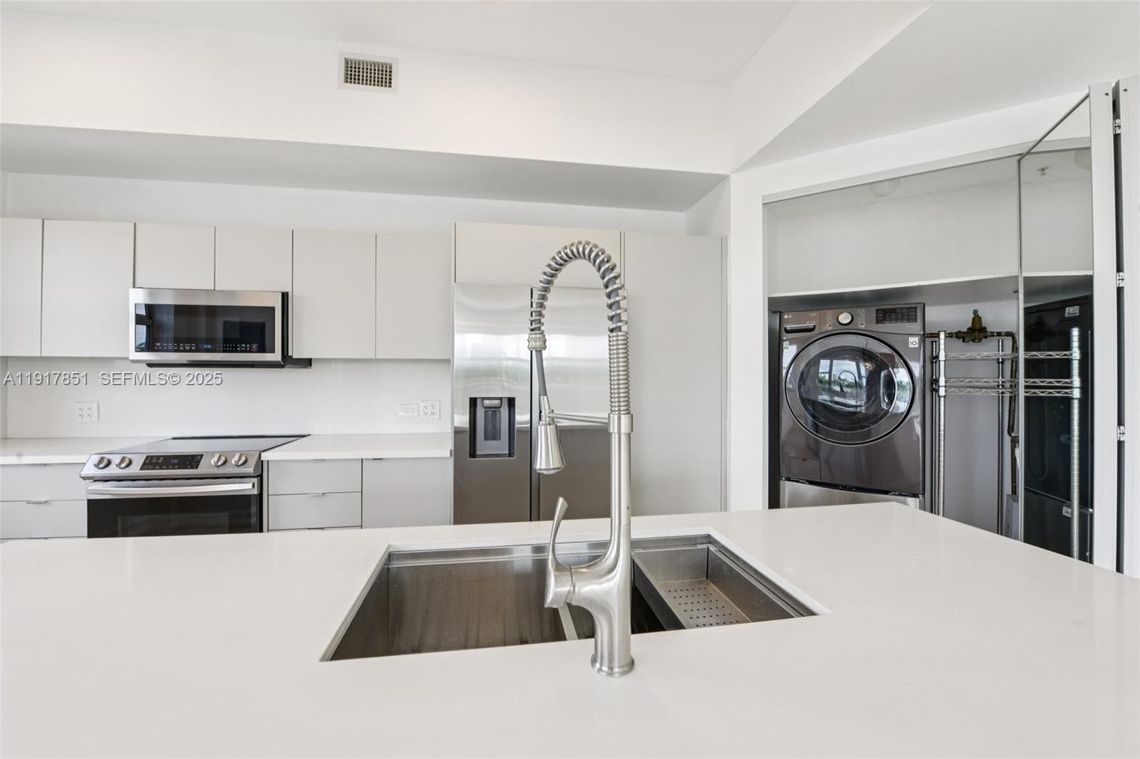 TURNBERRY VILLAGE SO TOWER · #402 in Aventura - Photo 7