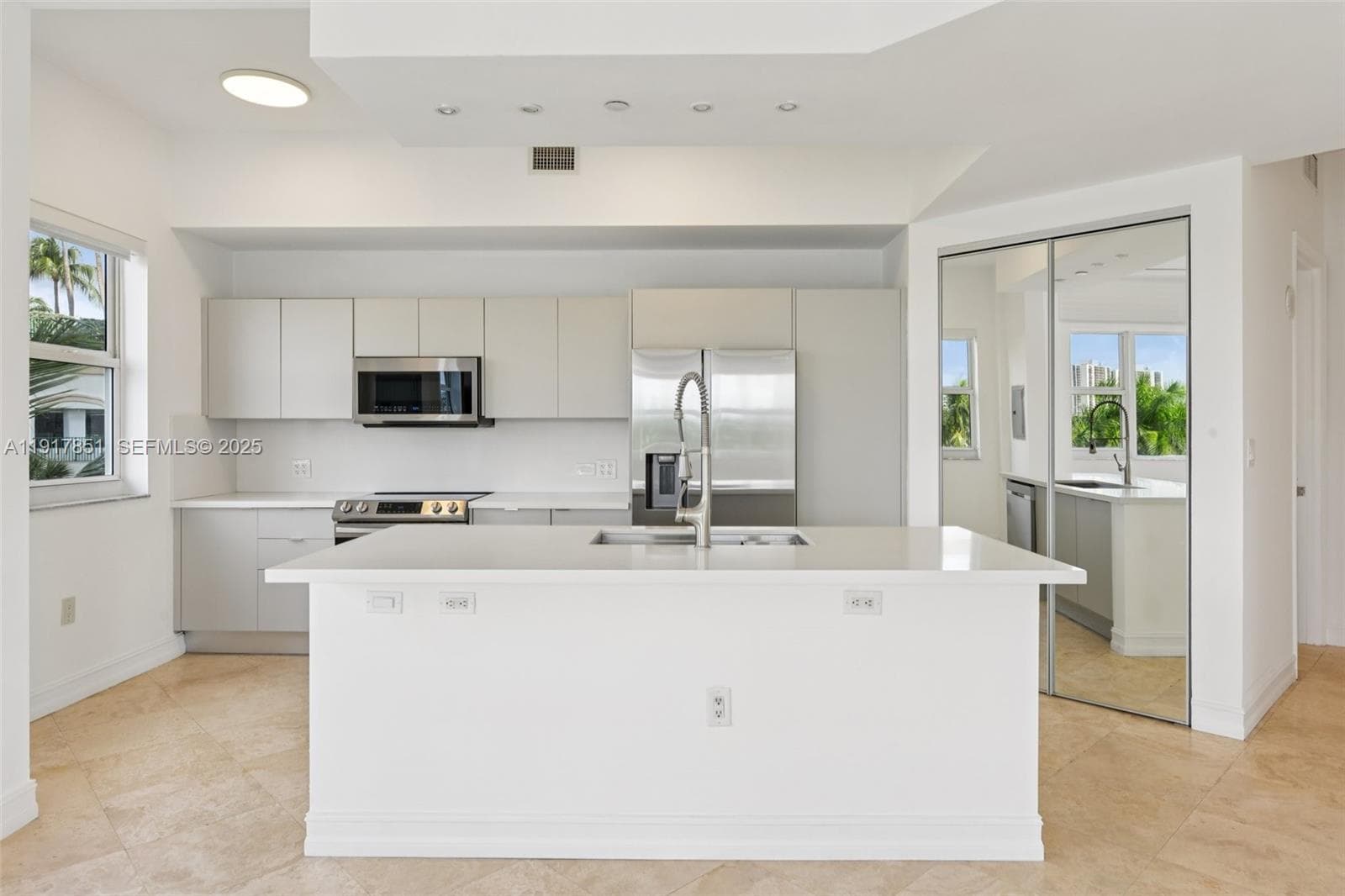 TURNBERRY VILLAGE SO TOWER · #402 in Aventura - Photo 4