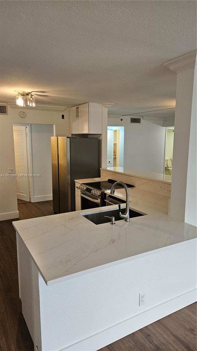 LAKE EMERALD CONDOMINIUM · #311 in Oakland Park - Photo 2