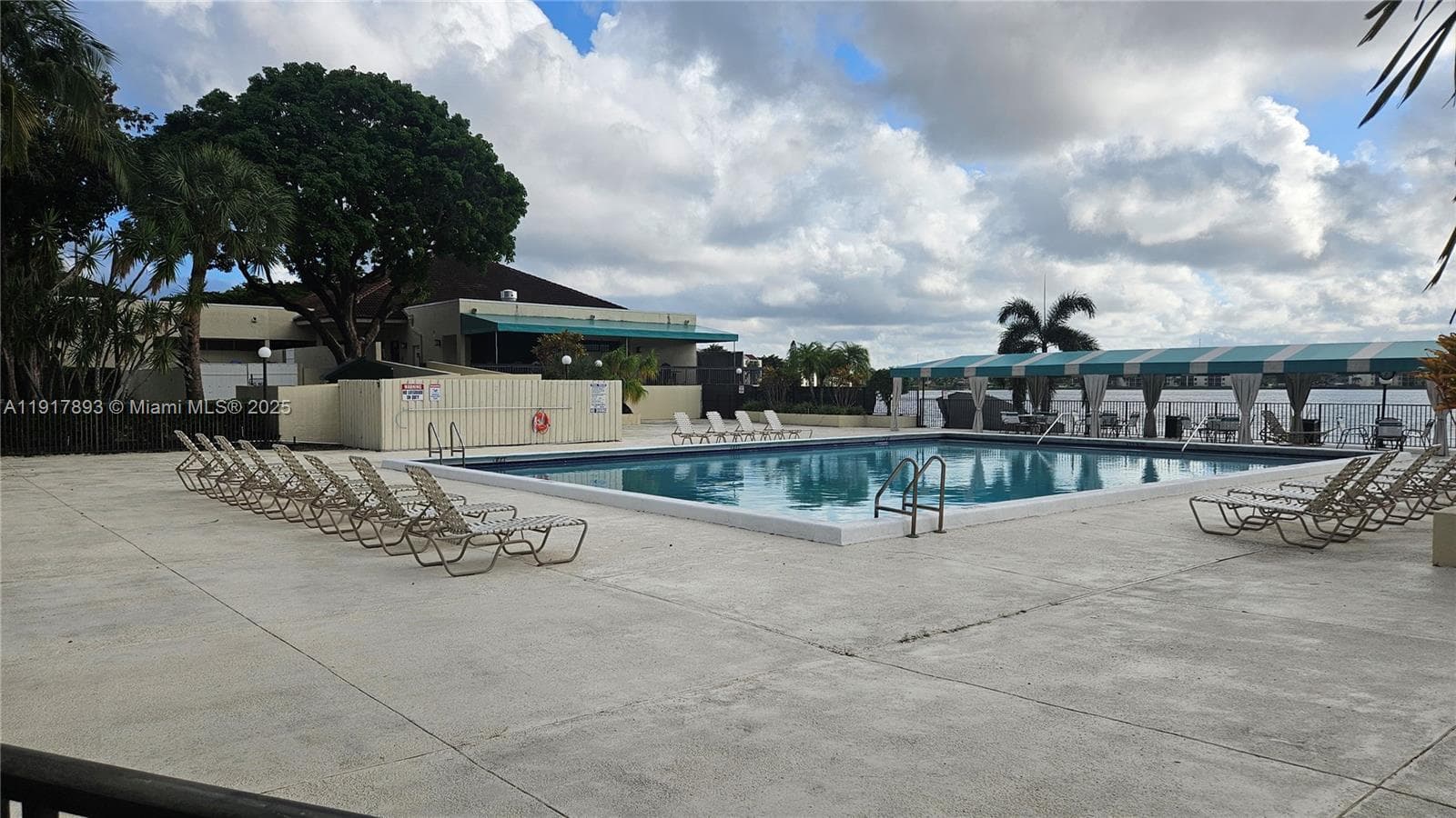 LAKE EMERALD CONDOMINIUM · #311 in Oakland Park - Photo 57