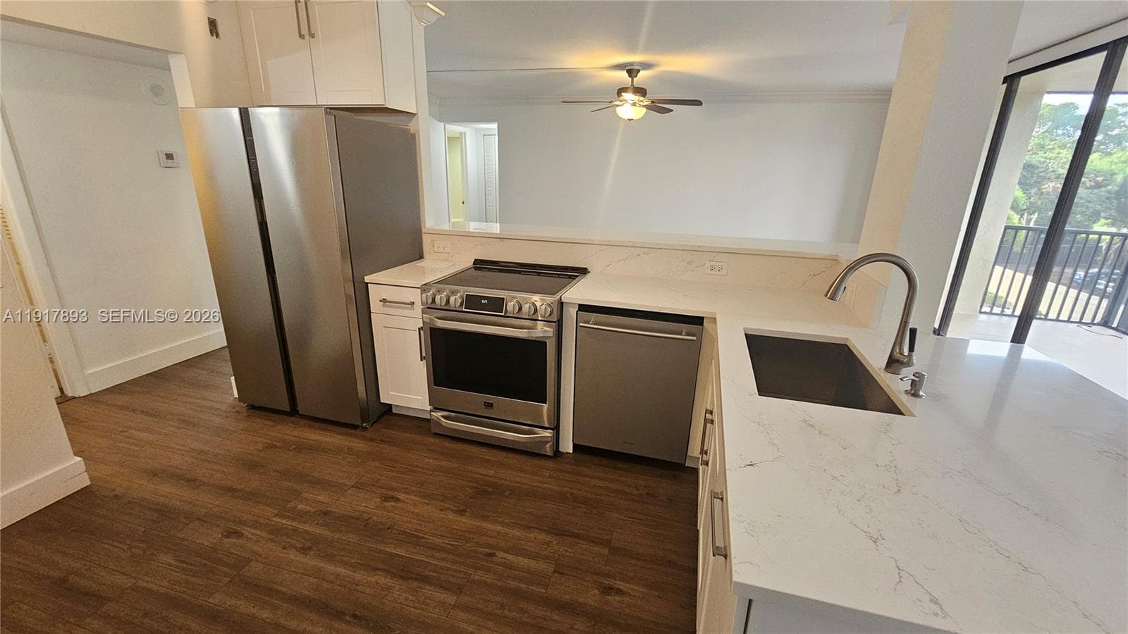 LAKE EMERALD CONDOMINIUM · #311 in Oakland Park - Photo 3