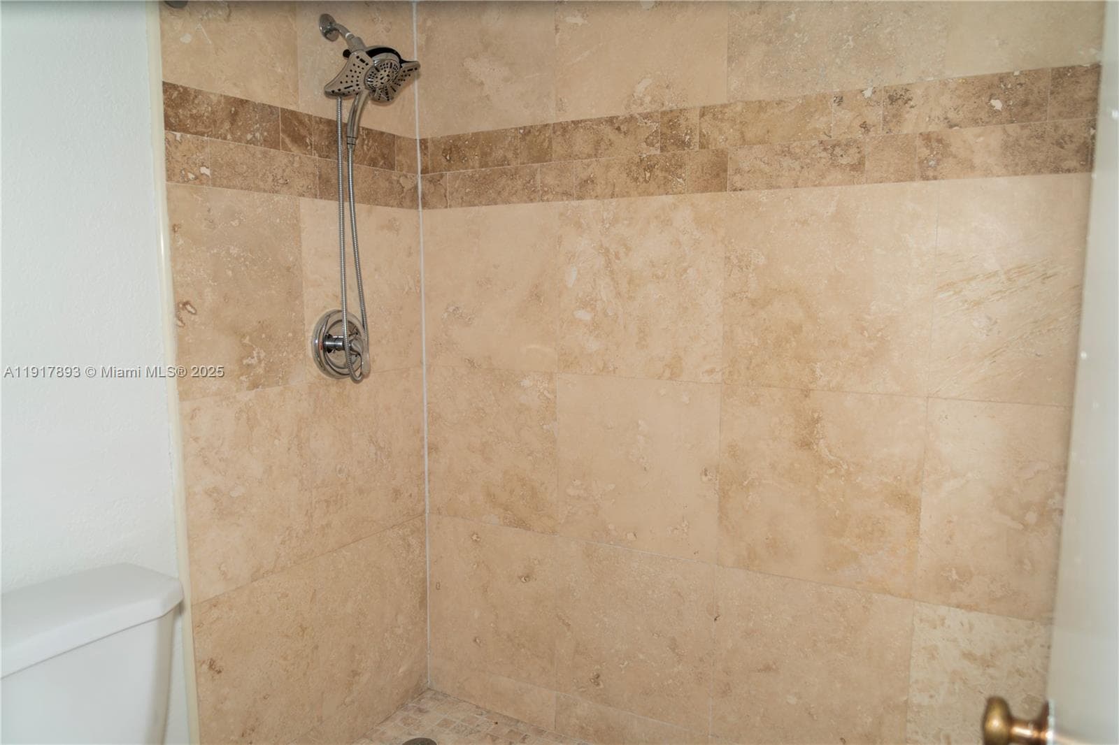 LAKE EMERALD CONDOMINIUM · #311 in Oakland Park - Photo 33