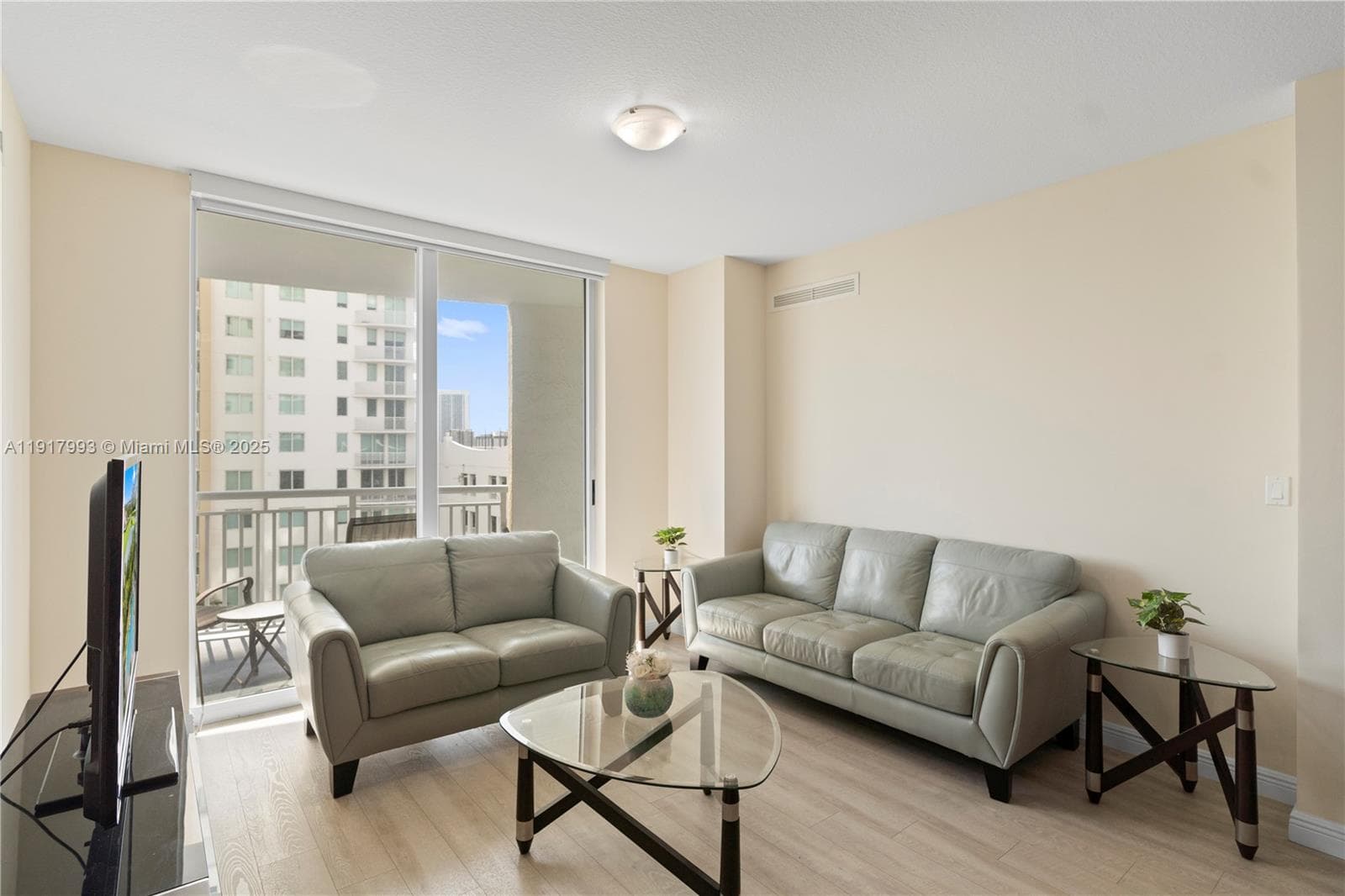 DUO CONDOMINIUM WEST · #705W in Hallandale Beach - Photo 3