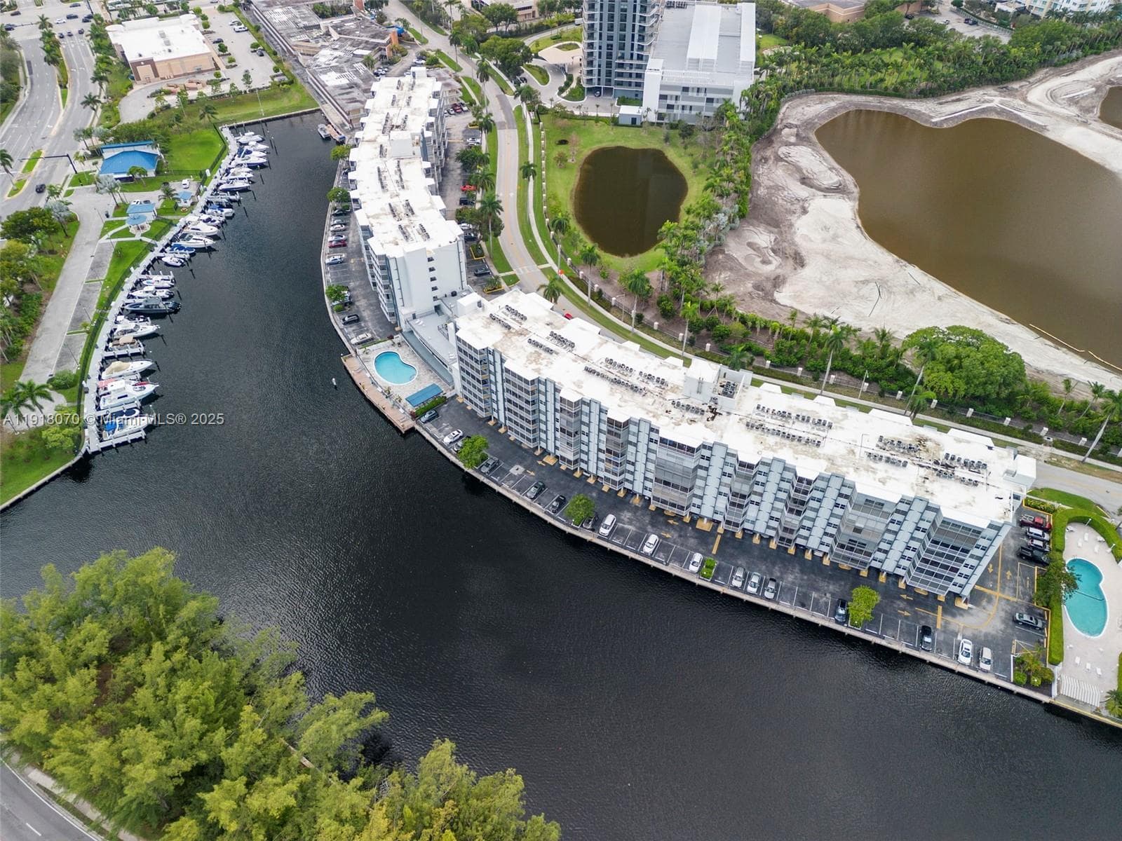 FAIRWAYS RIVIERA CONDO · #732 in Hallandale Beach - Photo 35