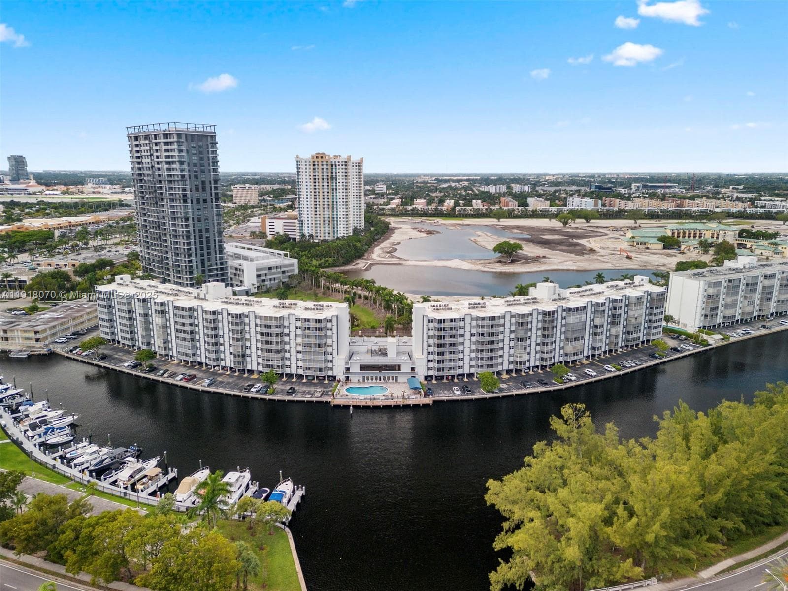 FAIRWAYS RIVIERA CONDO · #732 in Hallandale Beach - Photo 31