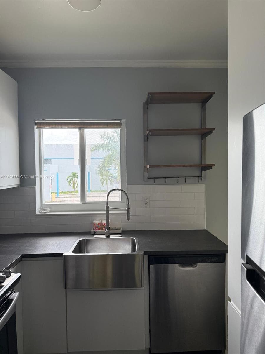 HARBOUR POINT CONDO · #10 in Bay Harbor Islands - Photo 8