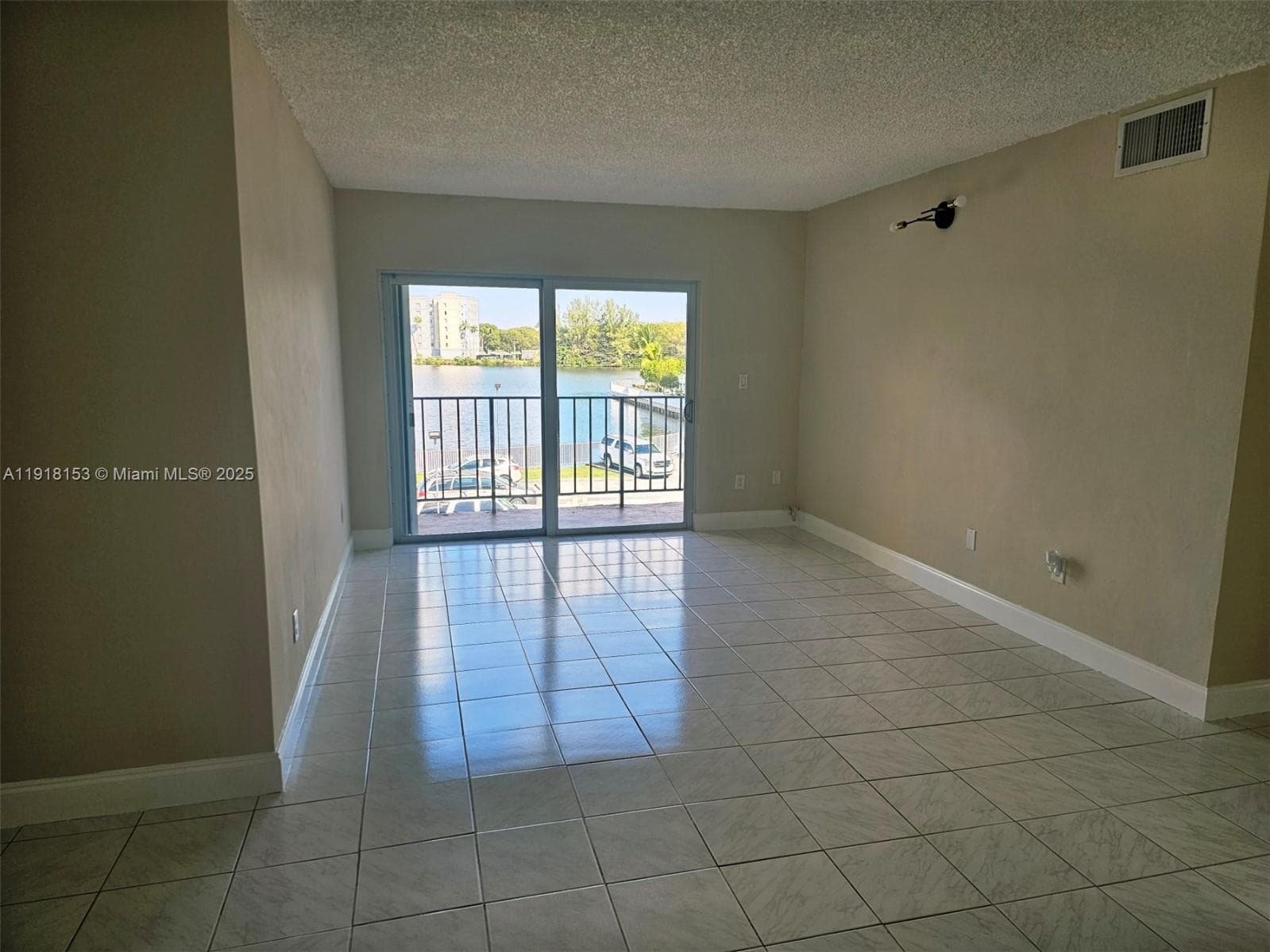 EL LAGO CONDO · #E302 in Miami - Photo 23