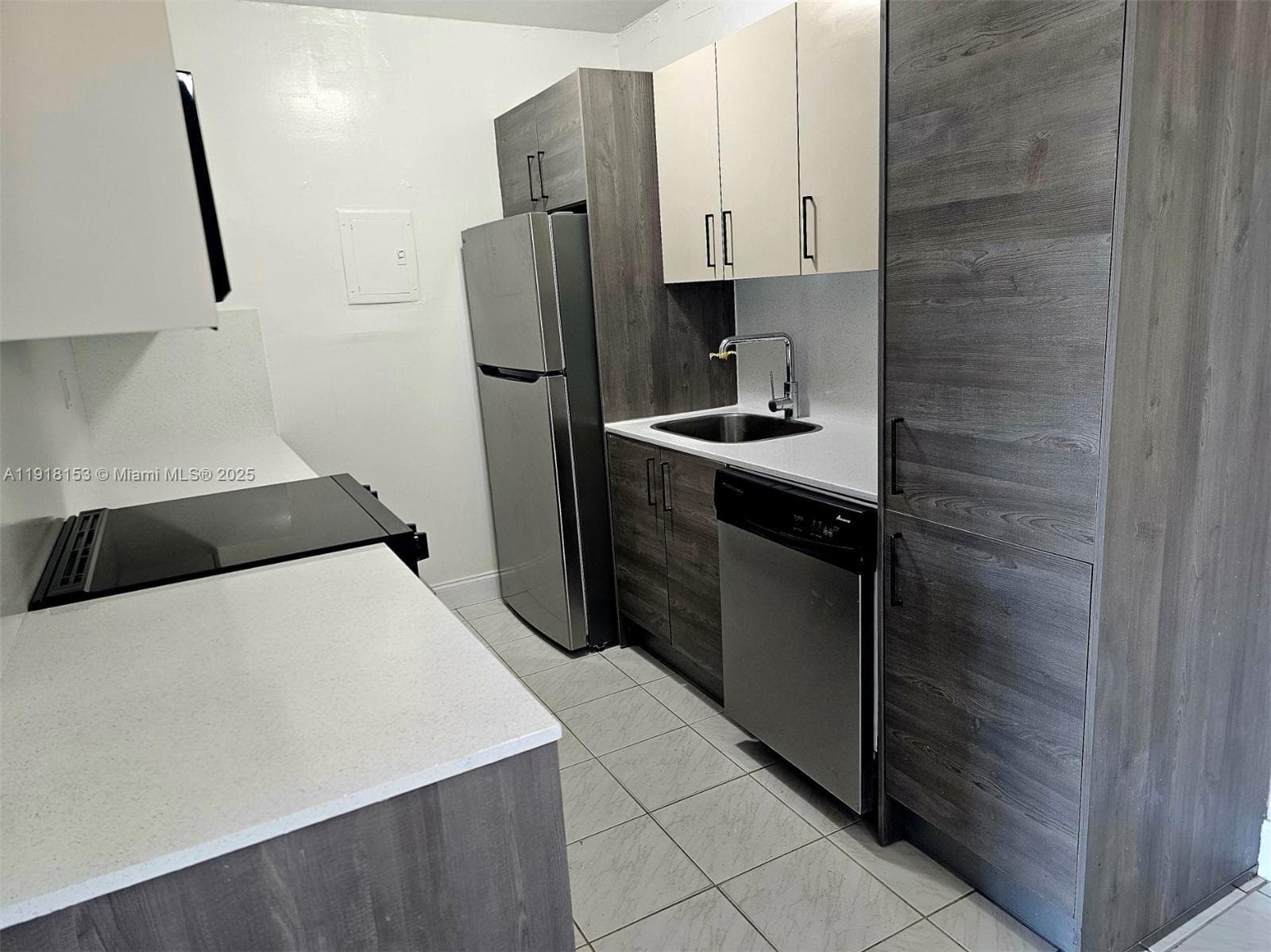 EL LAGO CONDO · #E302 in Miami - Photo 27