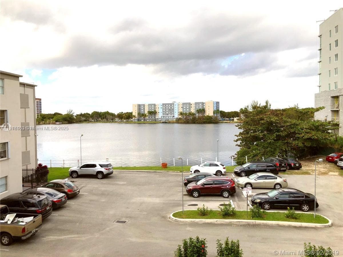 EL LAGO CONDO · #E302 in Miami - Photo 6