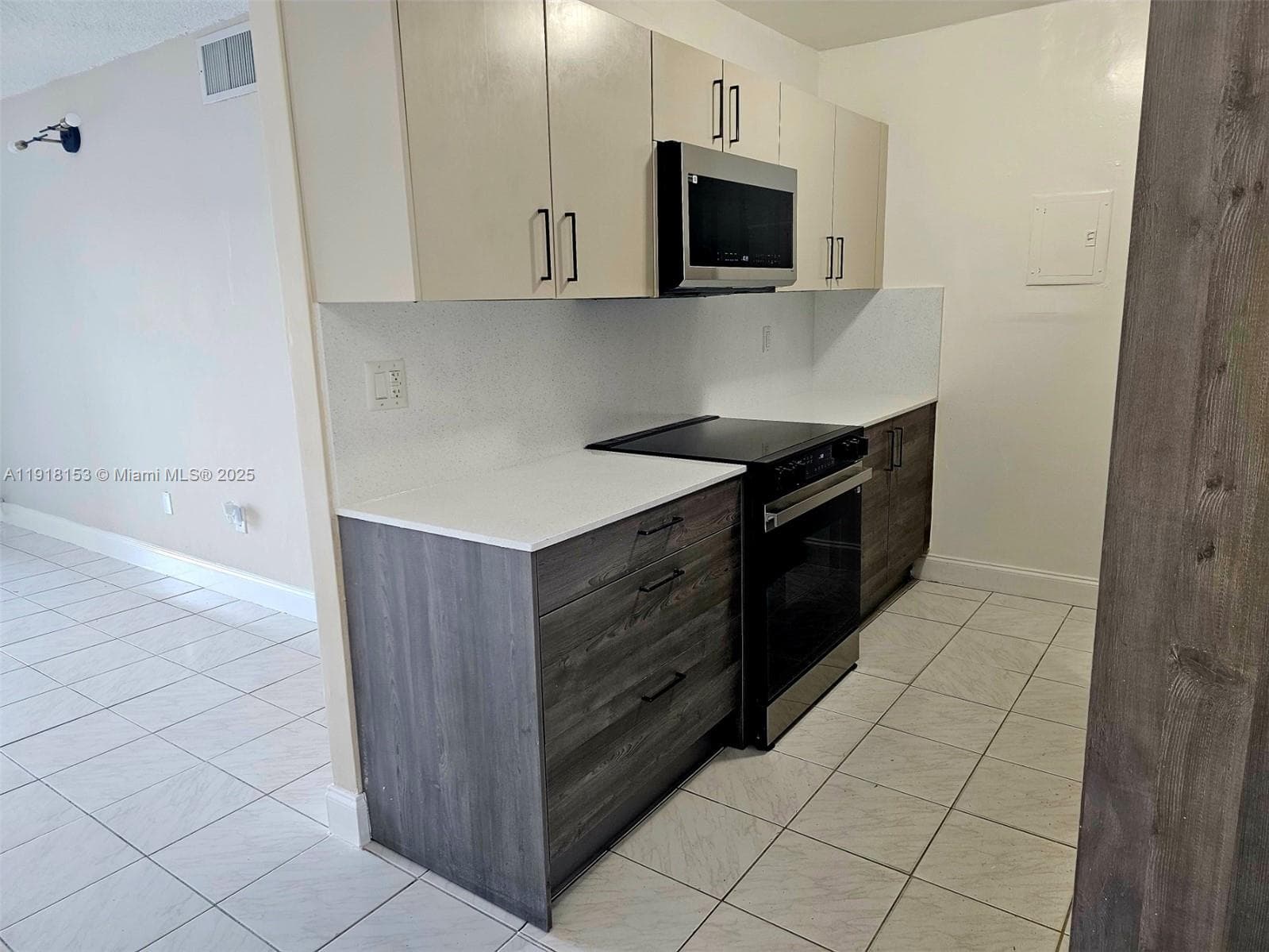 EL LAGO CONDO · #E302 in Miami - Photo 26