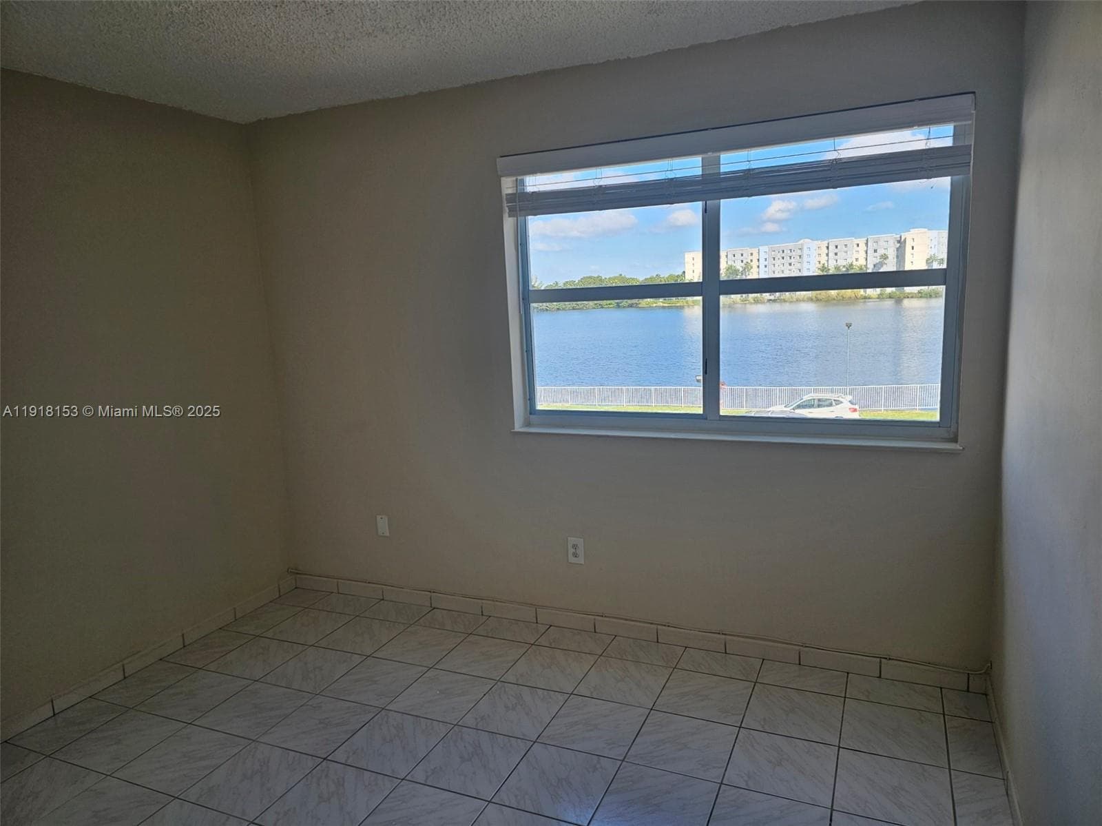 EL LAGO CONDO · #E302 in Miami - Photo 22