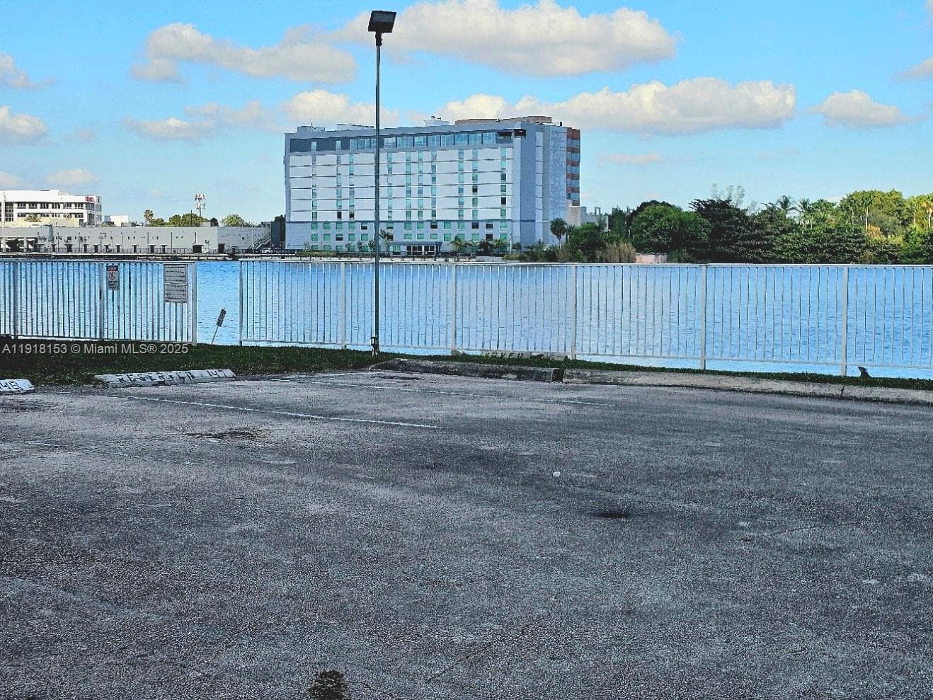 EL LAGO CONDO · #E302 in Miami - Photo 3