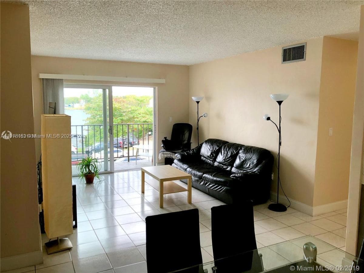 EL LAGO CONDO · #E302 in Miami - Photo 9