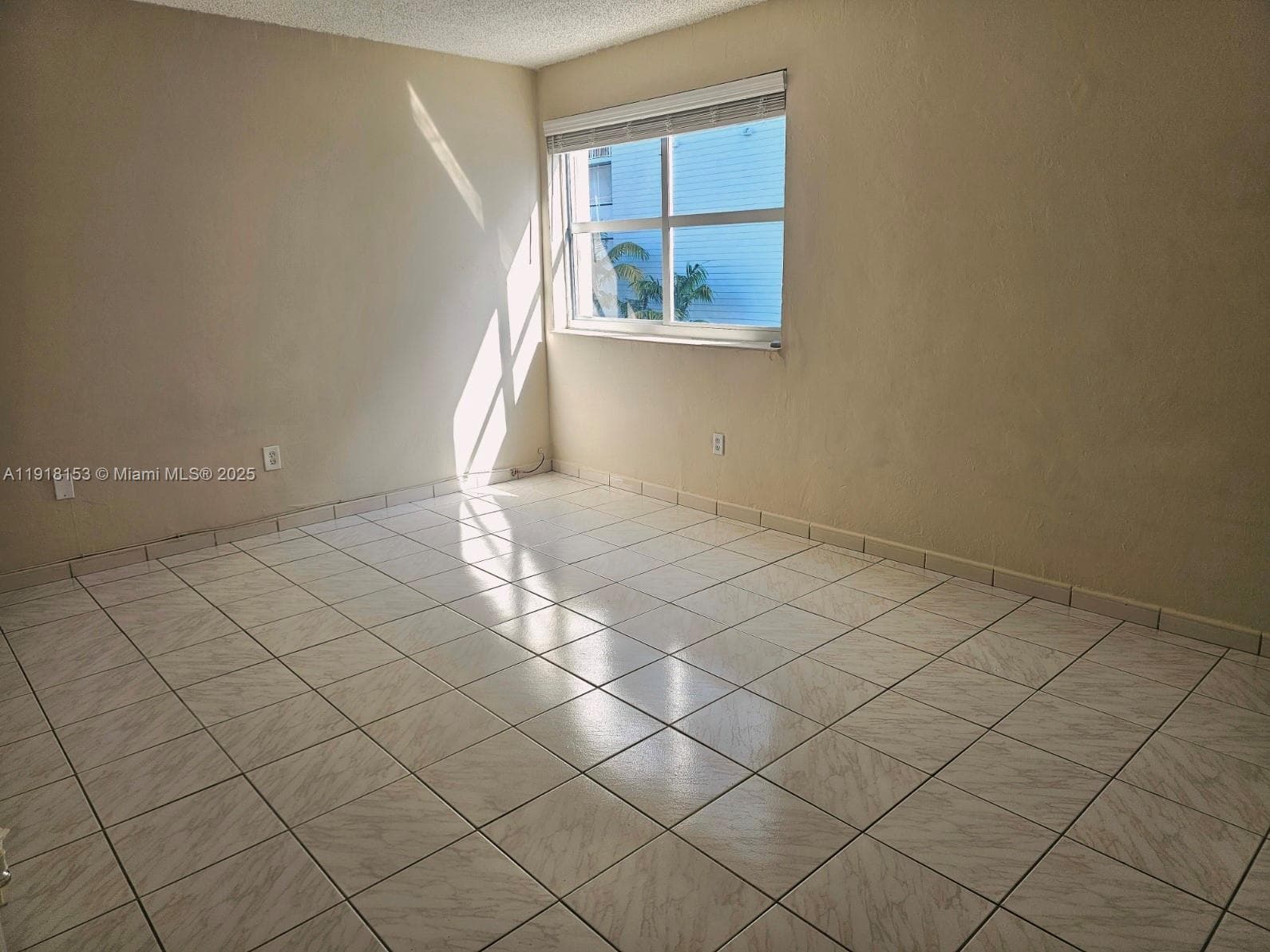 EL LAGO CONDO · #E302 in Miami - Photo 18