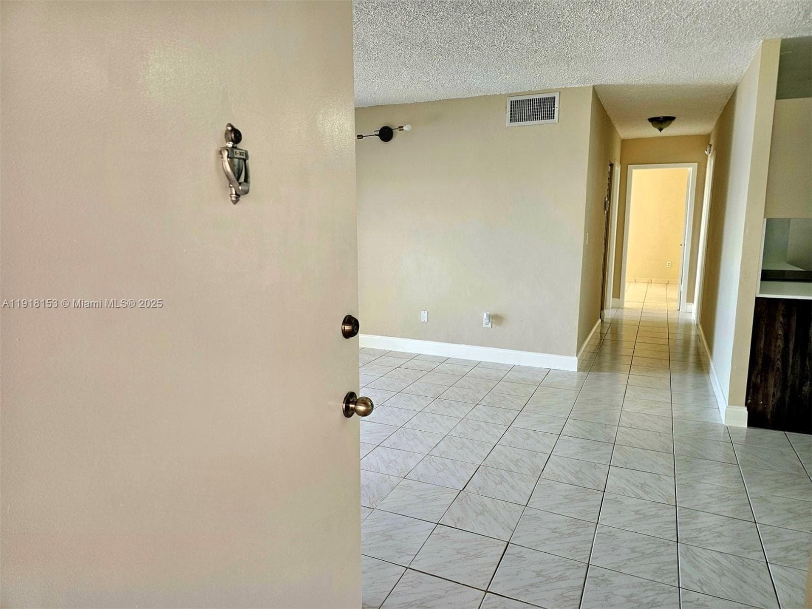 EL LAGO CONDO · #E302 in Miami - Photo 31