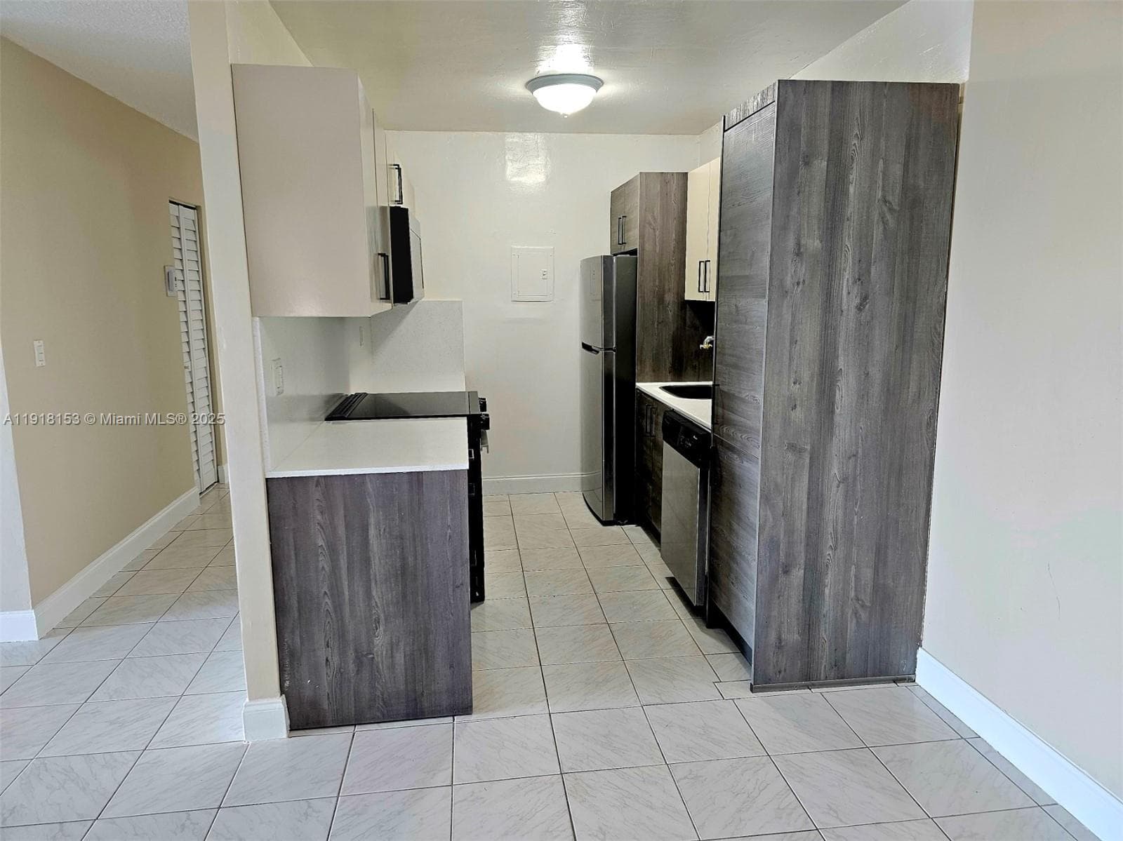 EL LAGO CONDO · #E302 in Miami - Photo 25