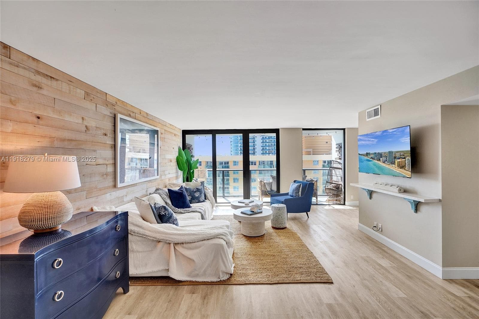 CATANIA CONDO · #1807 (available) in Hollywood - Photo 12