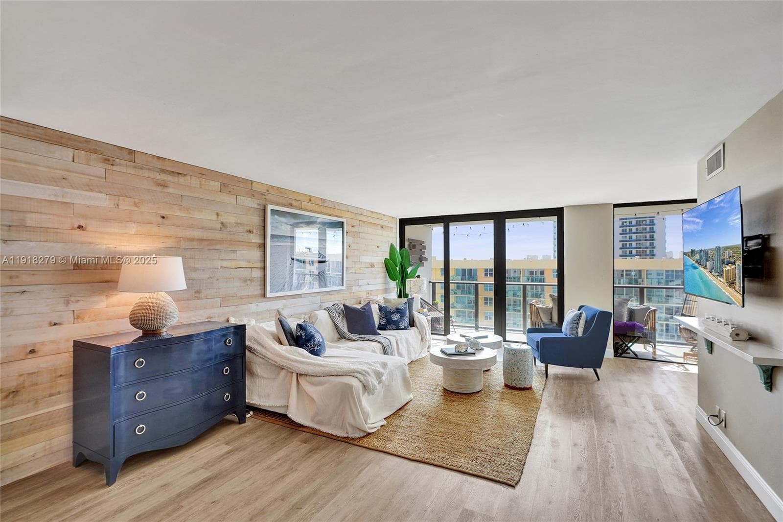 CATANIA CONDO · #1807 (available) in Hollywood - Photo 3