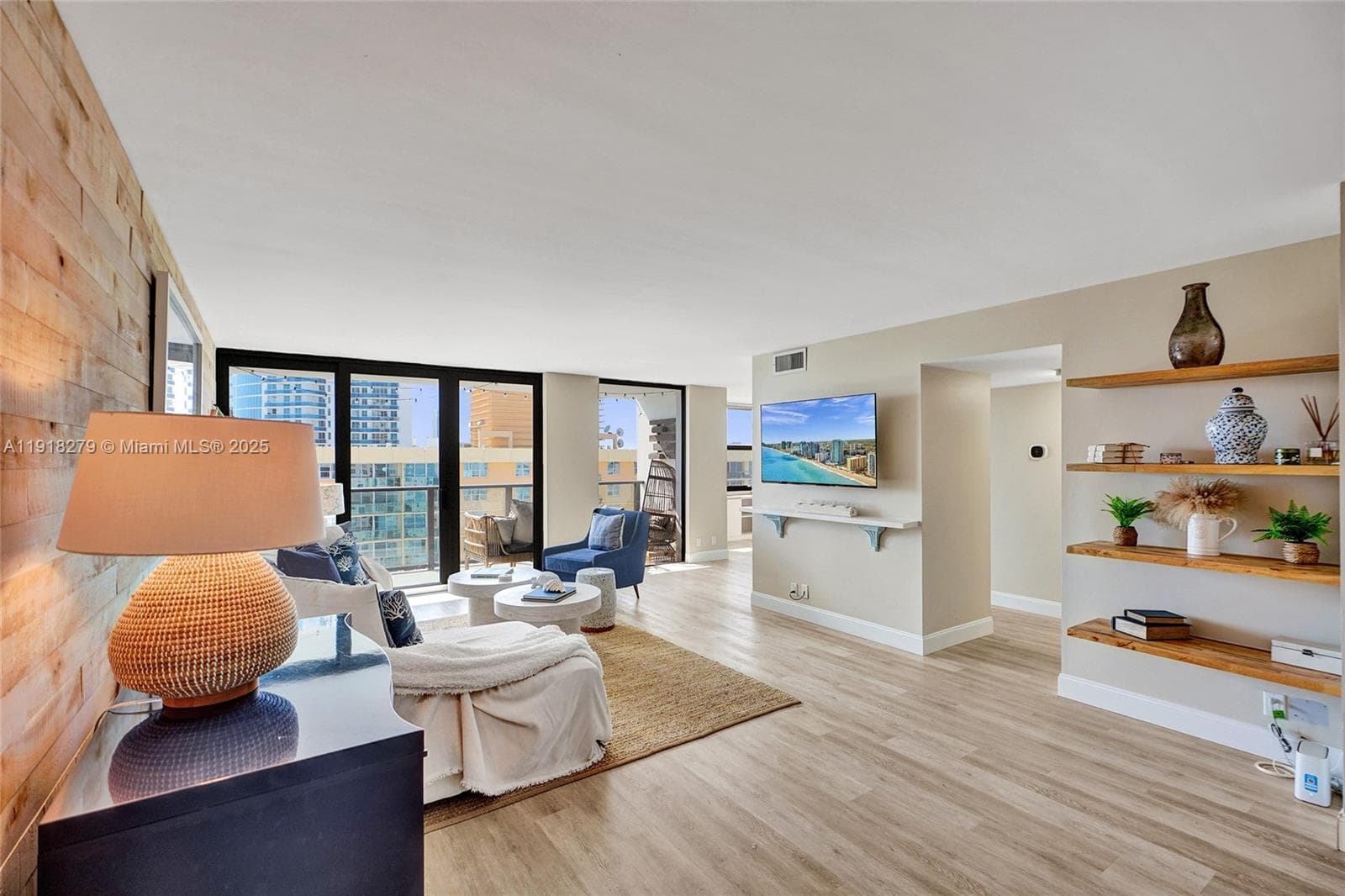 CATANIA CONDO · #1807 (available) in Hollywood - Photo 4