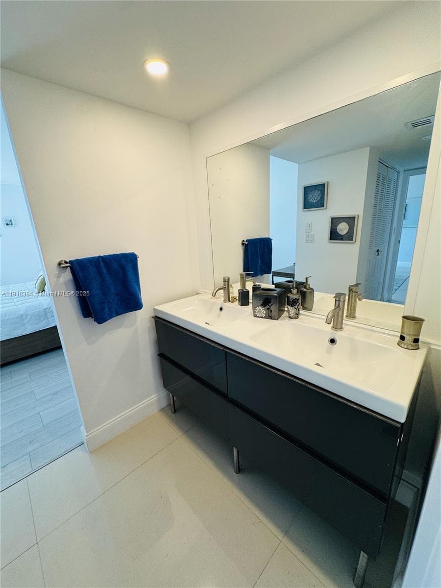 Coronado Condo · #608 in Aventura - Photo 18