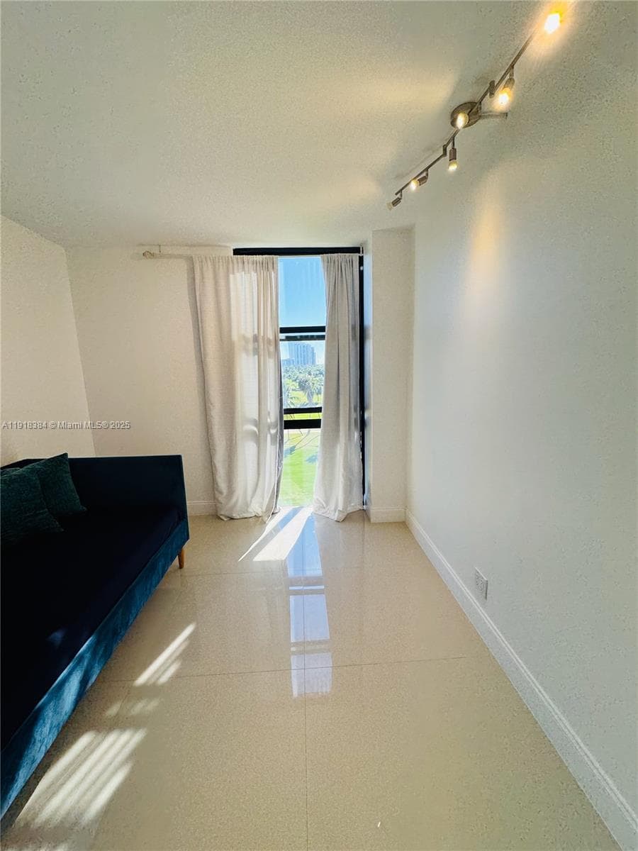 Coronado Condo · #608 in Aventura - Photo 21