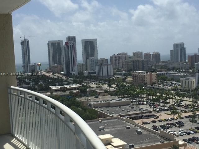 DUO · #1807W in Hallandale Beach - Photo 2