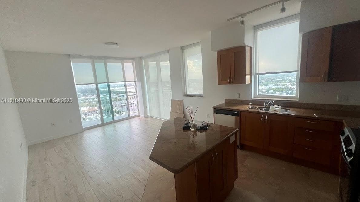 DUO · #1807W in Hallandale Beach - Photo 7
