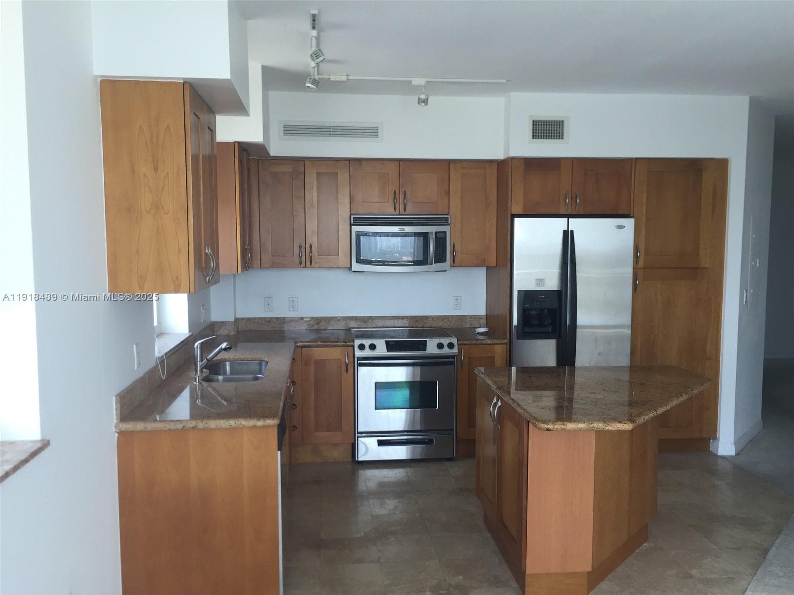 DUO · #1807W in Hallandale Beach - Photo 3