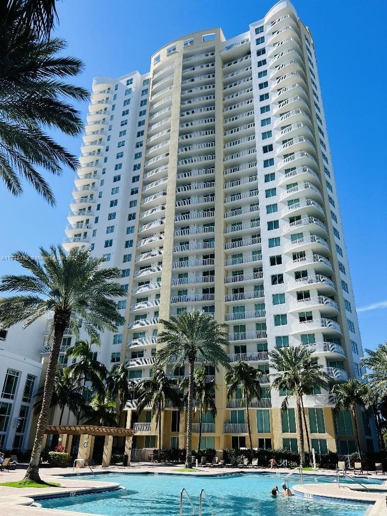 DUO · #1807W in Hallandale Beach - Photo 1