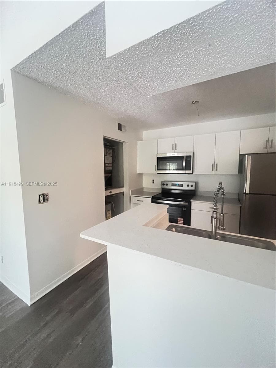 WINDWARD LAKES CONDO · #H305 in Pompano Beach - Photo 2