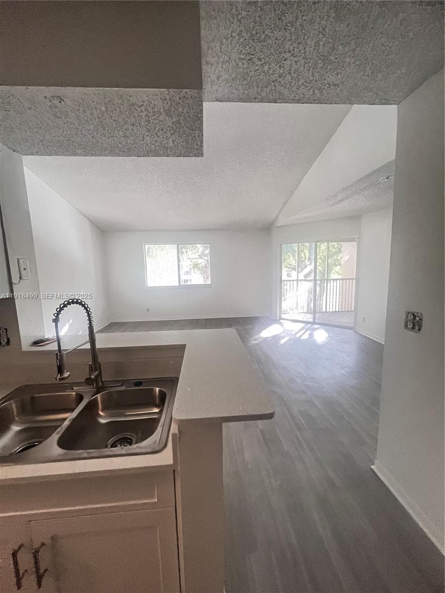 WINDWARD LAKES CONDO · #H305 in Pompano Beach - Photo 4
