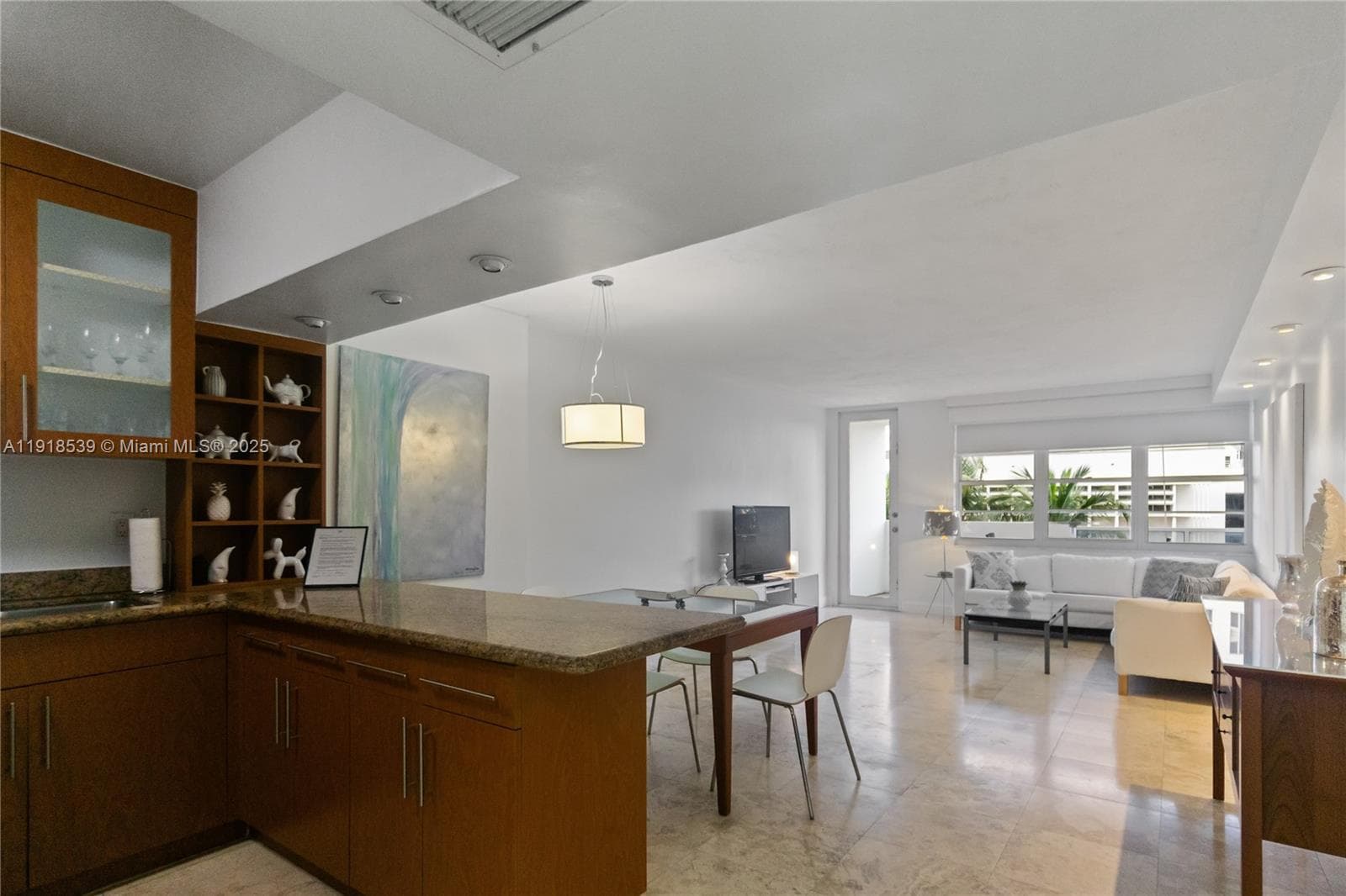 The Decoplage · #302 in Miami Beach - Photo 9