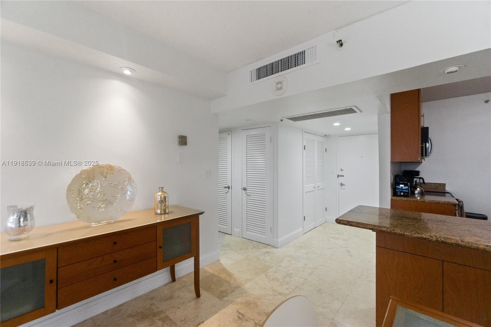 The Decoplage · #302 in Miami Beach - Photo 10
