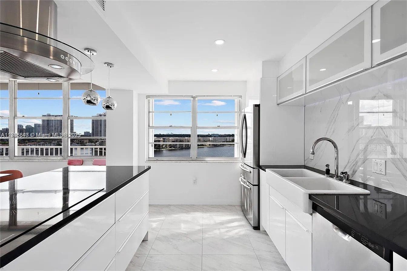 ADMIRALS PORT CONDO · #1016W in Aventura - Photo 6