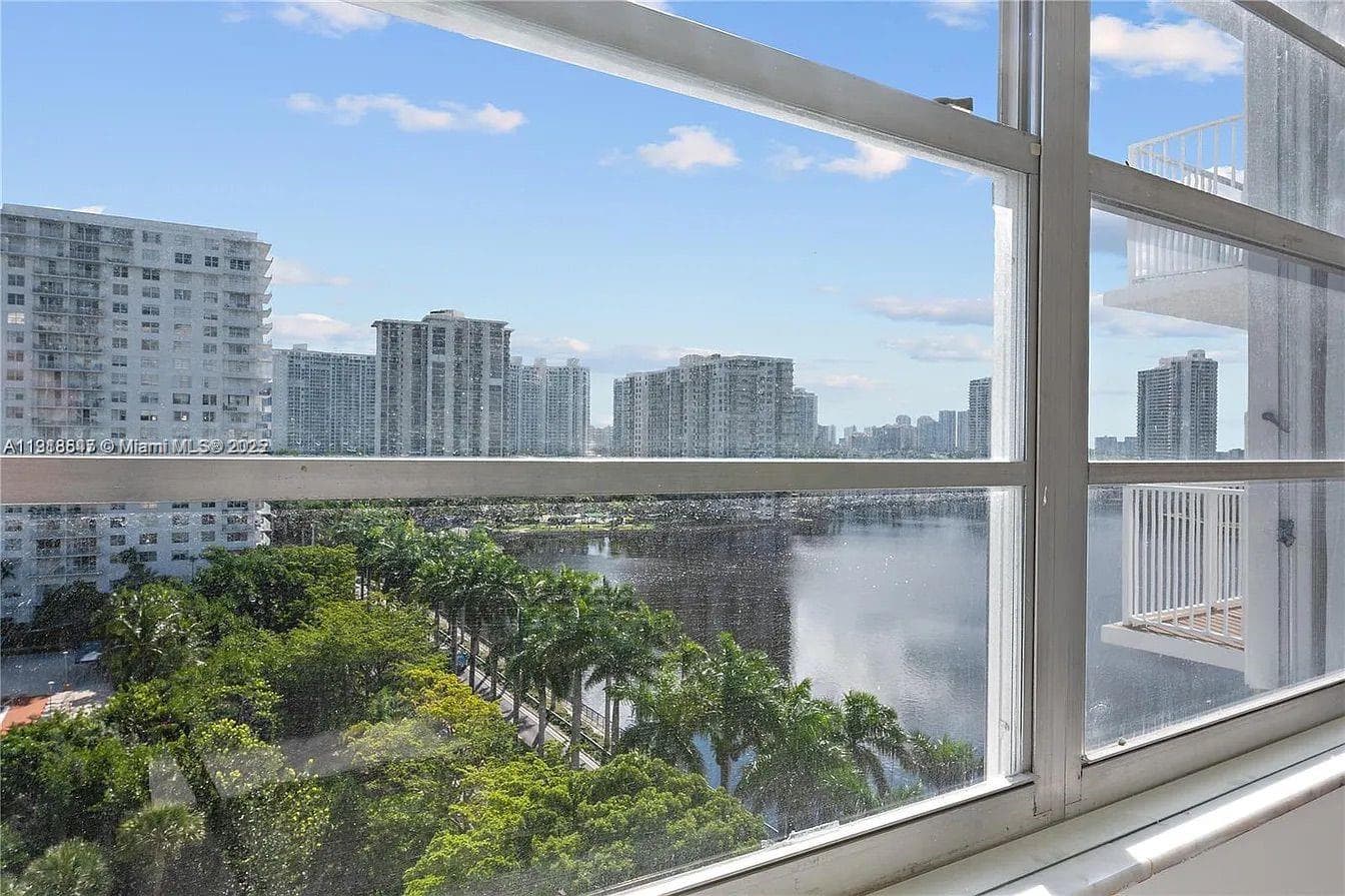 ADMIRALS PORT CONDO · #1016W in Aventura - Photo 3
