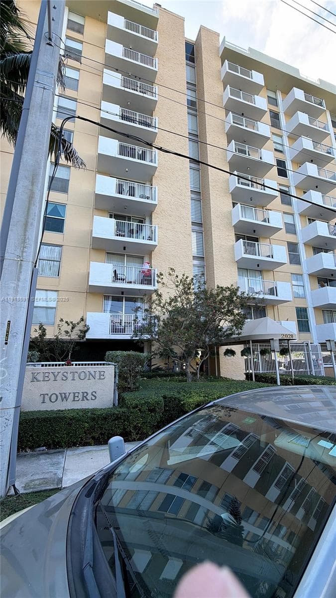 KEYSTONE TOWERS CONDO · #905 in North Miami - Photo 2
