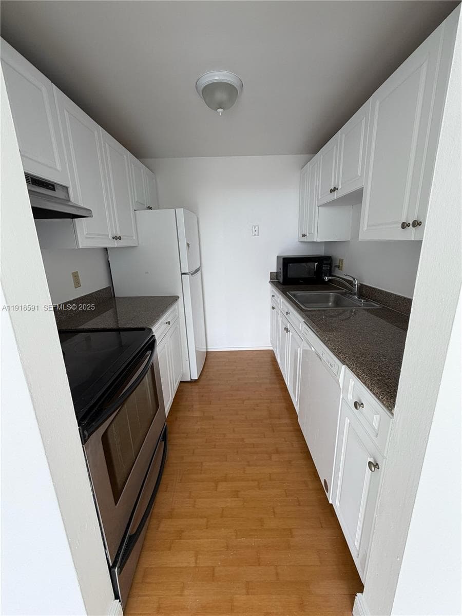 KEYSTONE TOWERS CONDO · #905 in North Miami - Photo 3