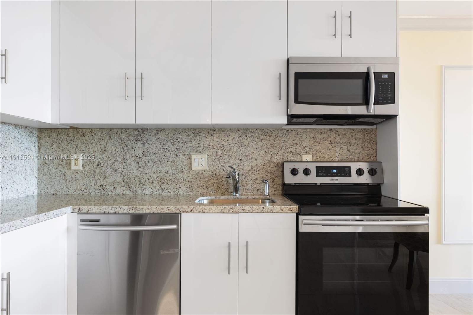 PARKER DORADO CONDO · #617 in Hallandale Beach - Photo 12