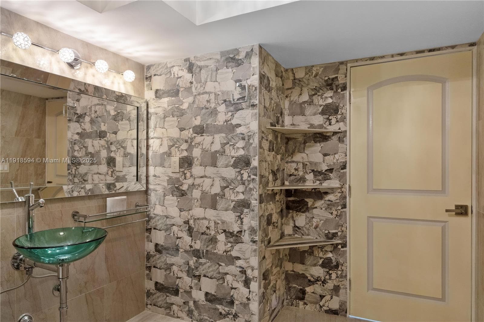 PARKER DORADO CONDO · #617 in Hallandale Beach - Photo 24