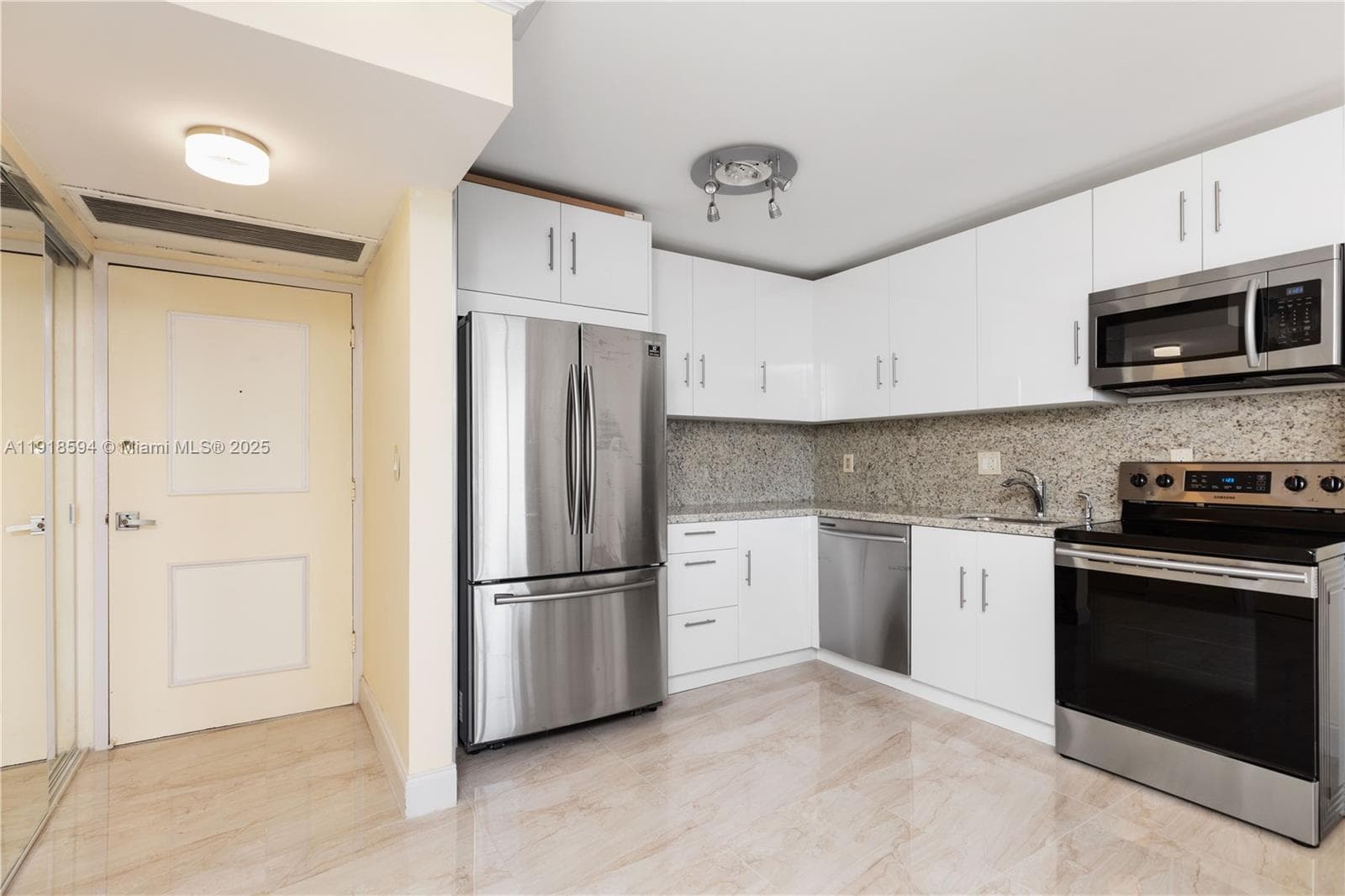 PARKER DORADO CONDO · #617 in Hallandale Beach - Photo 10