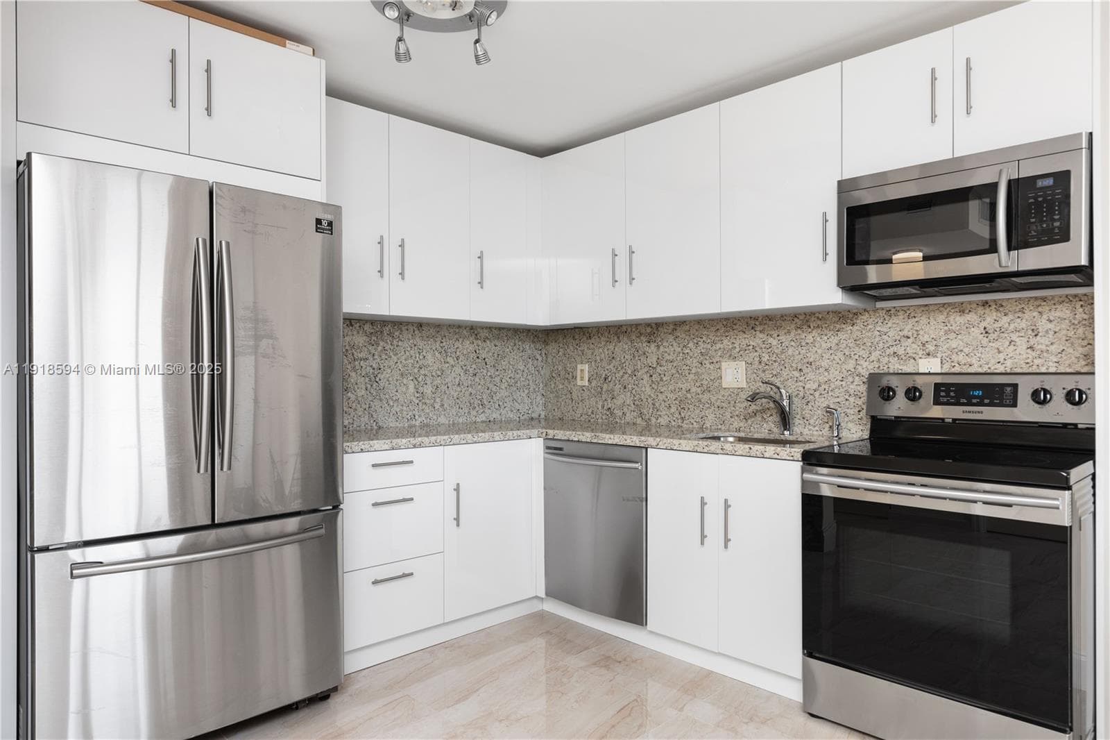 PARKER DORADO CONDO · #617 in Hallandale Beach - Photo 11