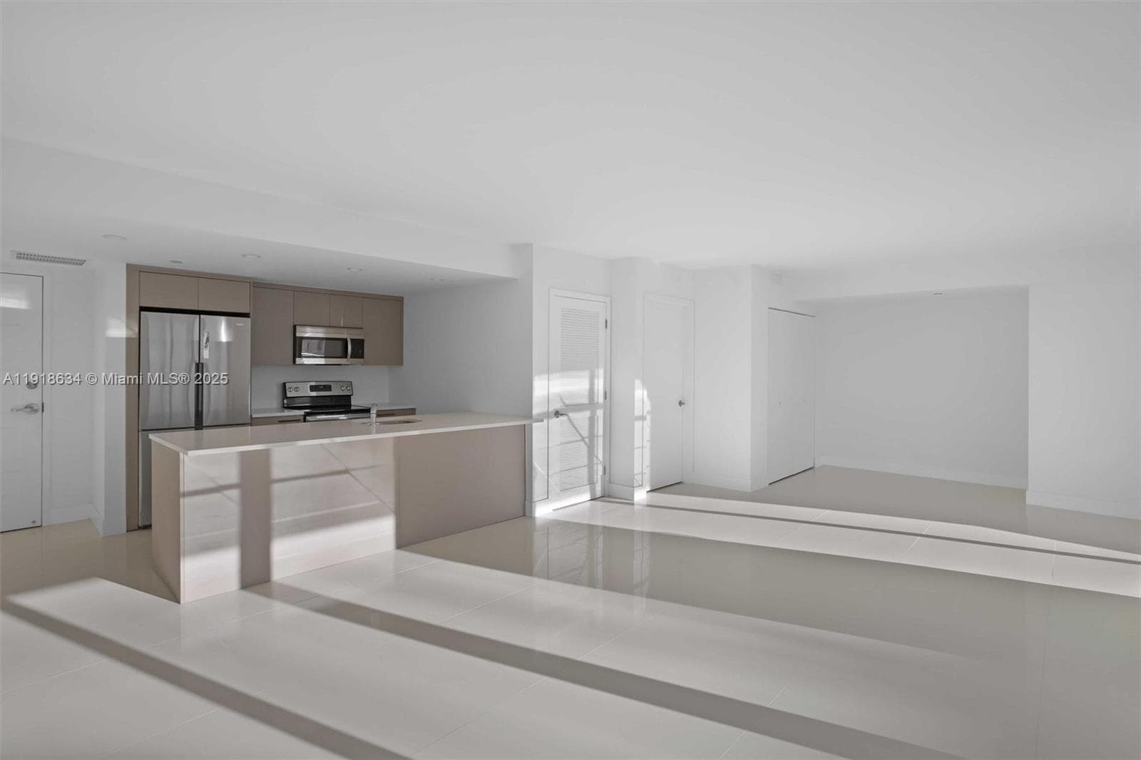 ONE BAY HARBOR CONDO · #402 in Bay Harbor Islands - Photo 7